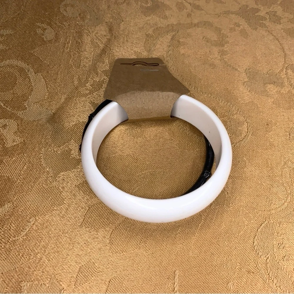 Set Of 2 Bangle Style Bracelets Black White Retro Pinup Goth Bamboo Look Acrylic